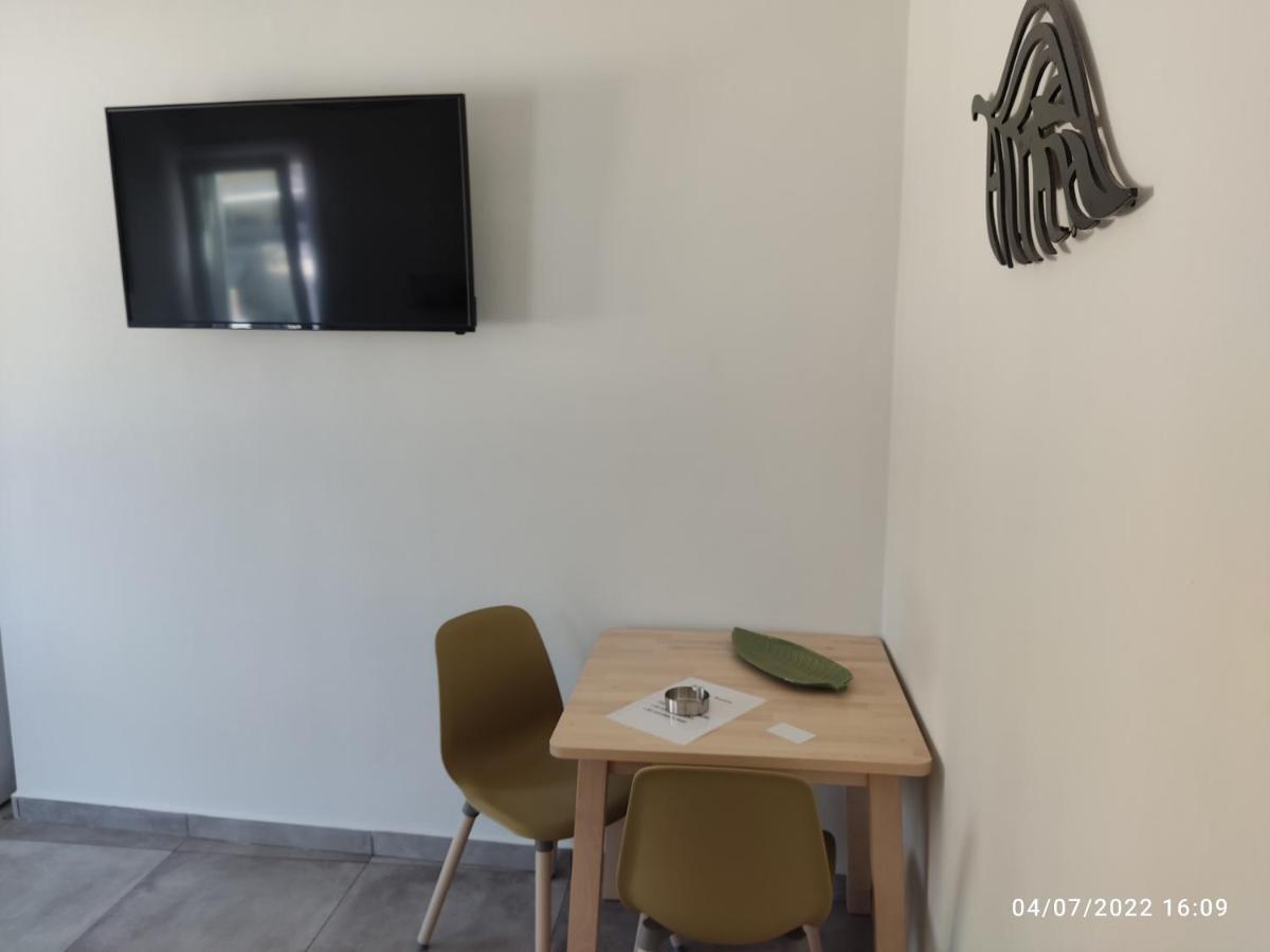 Smyrnis Apartments エルムポリ エクステリア 写真