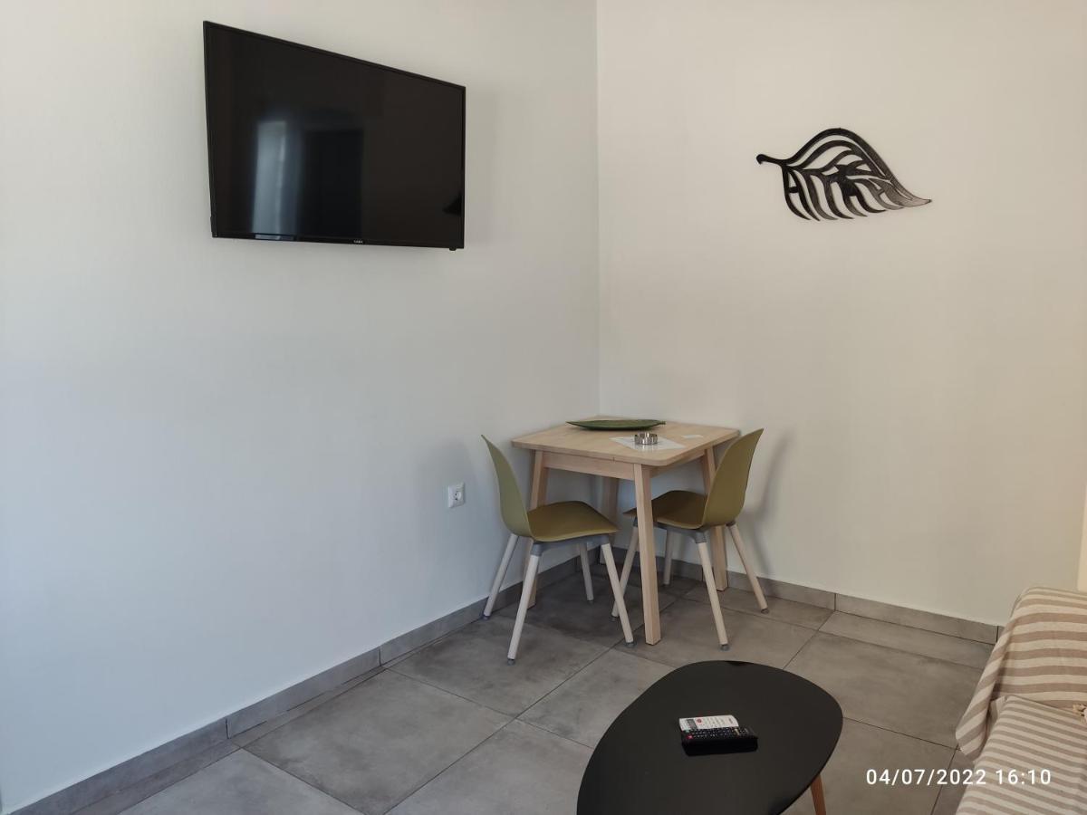 Smyrnis Apartments エルムポリ エクステリア 写真